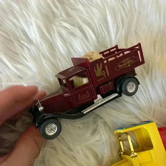 Reader’s Digest Collector’s Set of Classic Trucks – Vintage Die-Cast Vehicles - Picture 9 of 10